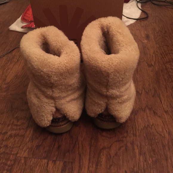 Ugg sheepskin chestnut size 7 - Picture 5 of 7